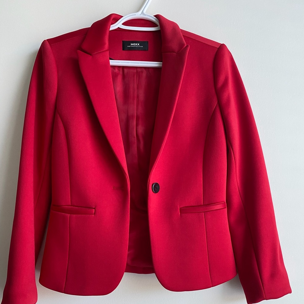 Beautiful Mexx Red, one button blazer